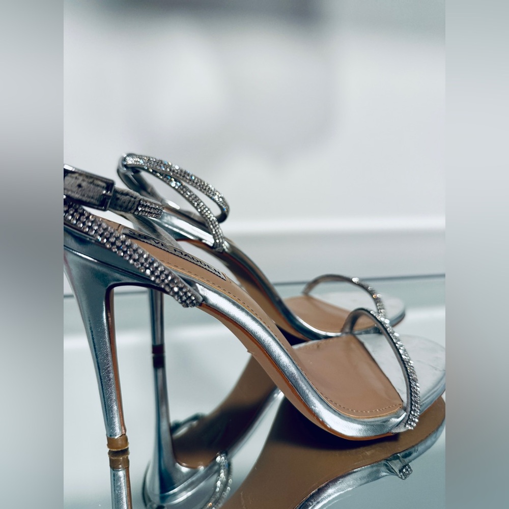 Like New Steve Madden Festive Silver Heels